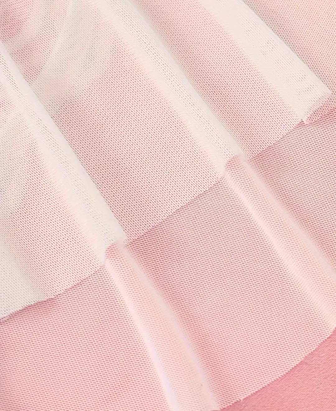 Lencería de Encaje blanco con abertura atrevida