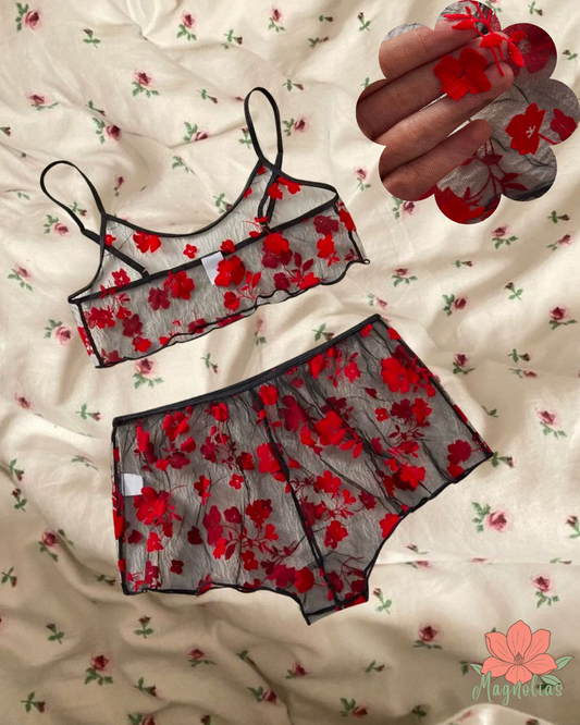 Set de lencería en blonda con detalles de flores