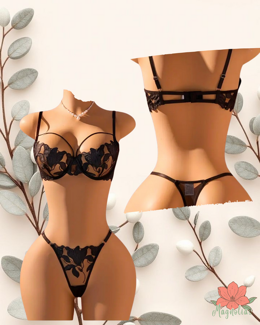 Set de Lencería con Flores Bordadas en Negro