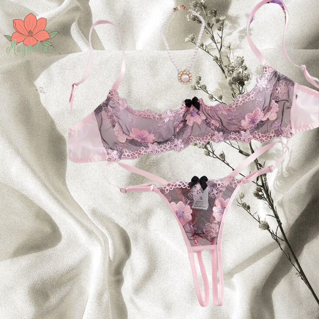 Conjunto de Lencería de Malla Bordada Floral – Rosa