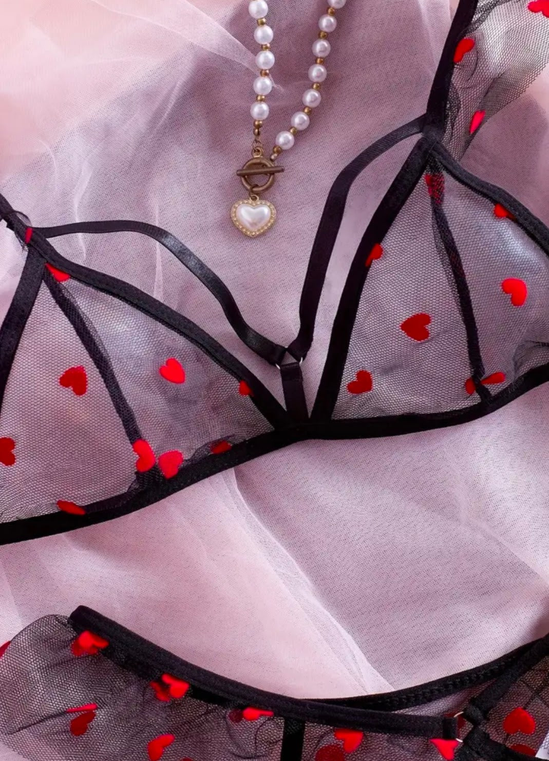 Conjunto de Lencería Sexy con Bordado de Corazón Rojo