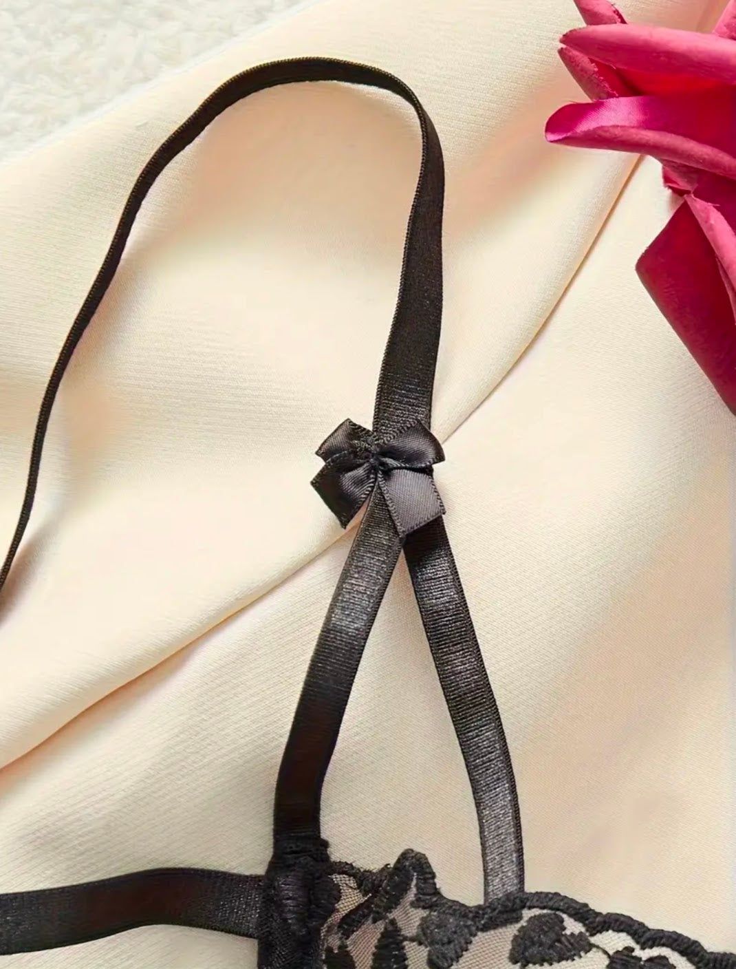 Set de Tirantes de Encaje con Bordado en corazones