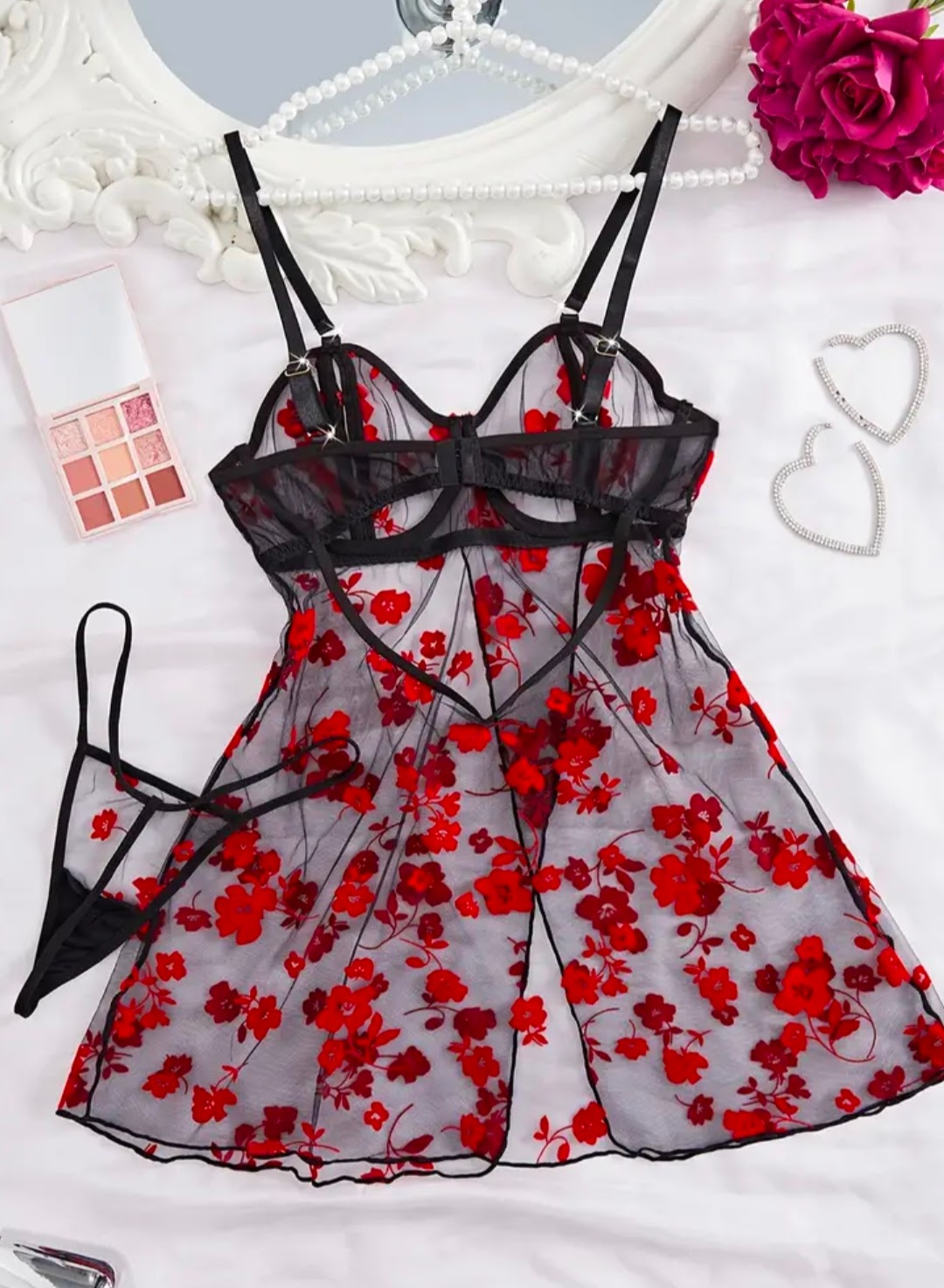 Conjunto de Lencería en Blonda con Detalles de Flores