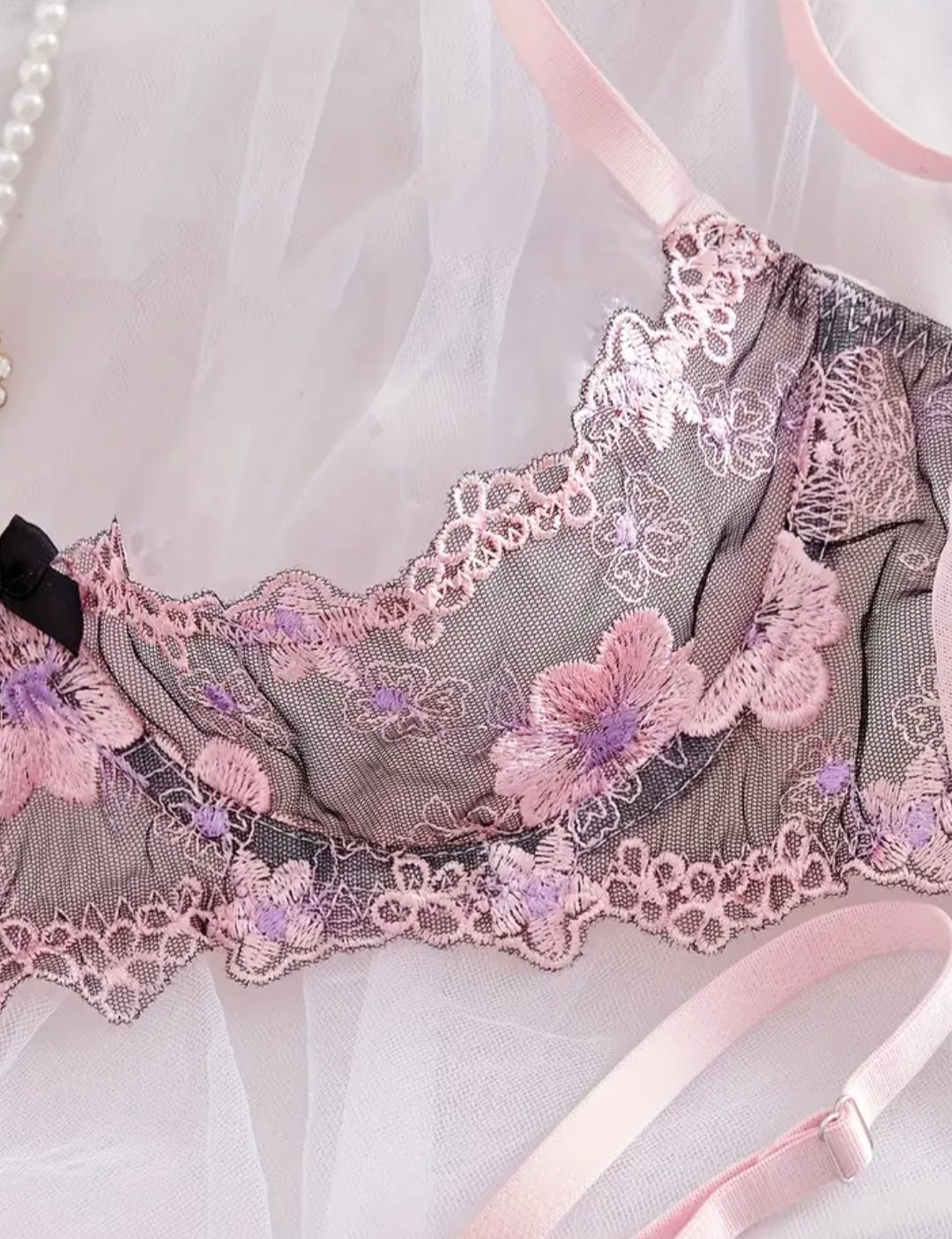 Conjunto de Lencería de Malla Bordada Floral – Rosa