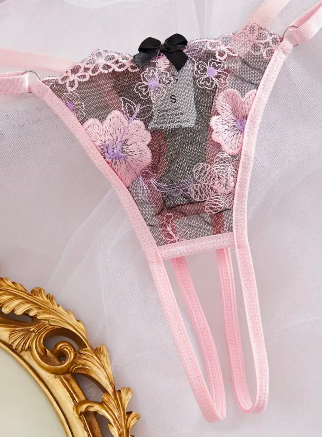 Conjunto de Lencería de Malla Bordada Floral – Rosa