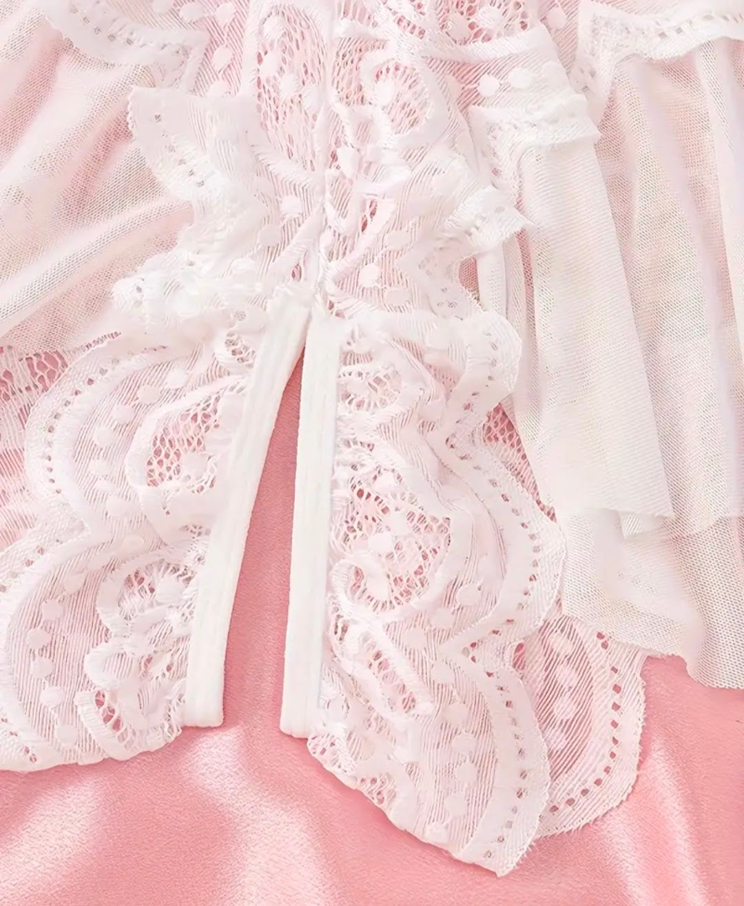 Lencería de Encaje blanco con abertura atrevida